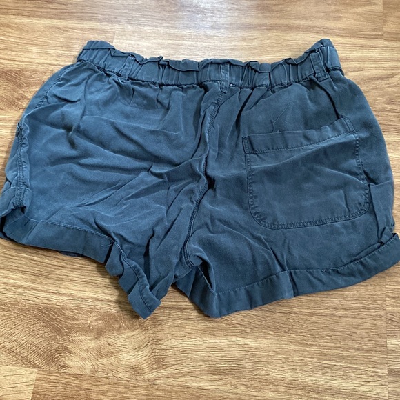 Aerie paper bag shorts - Picture 2 of 3